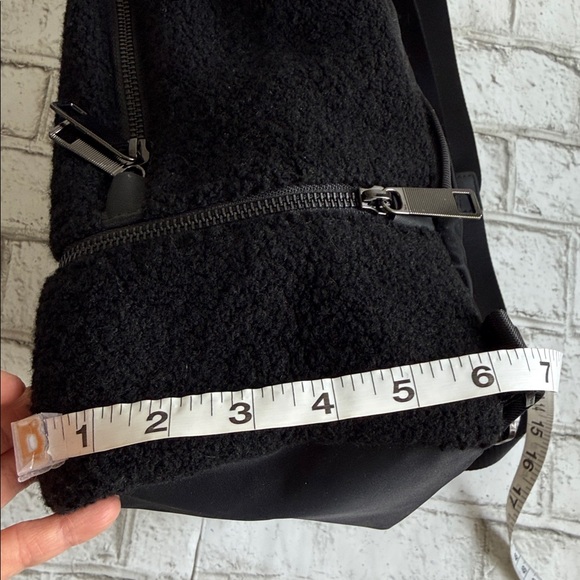 Lululemon Sherpa Backpack - Picture 15 of 16